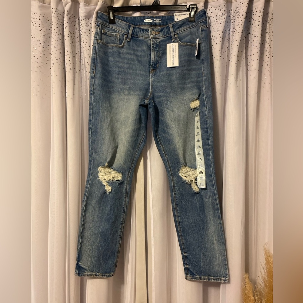 Brand: Old Navy
Size: 14, Waist- 17”, Inseam- 27”
Color: Blue